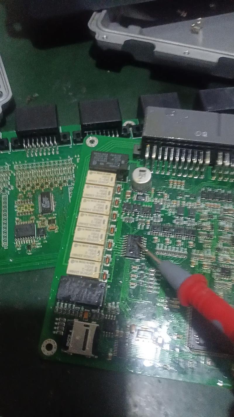 在江蘇地區，維修電路板加工行業一直備受關注。隨著科技的發展，電路板已成為各種電子產品的核心部件，因此維修服務的質量和效率對企業和個人來說至關重要。江蘇維修電路板加工憑借其高效、精準的服務給客戶帶來了巨大的便利和收益。